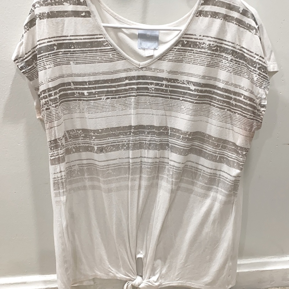 Comfy cute white top!